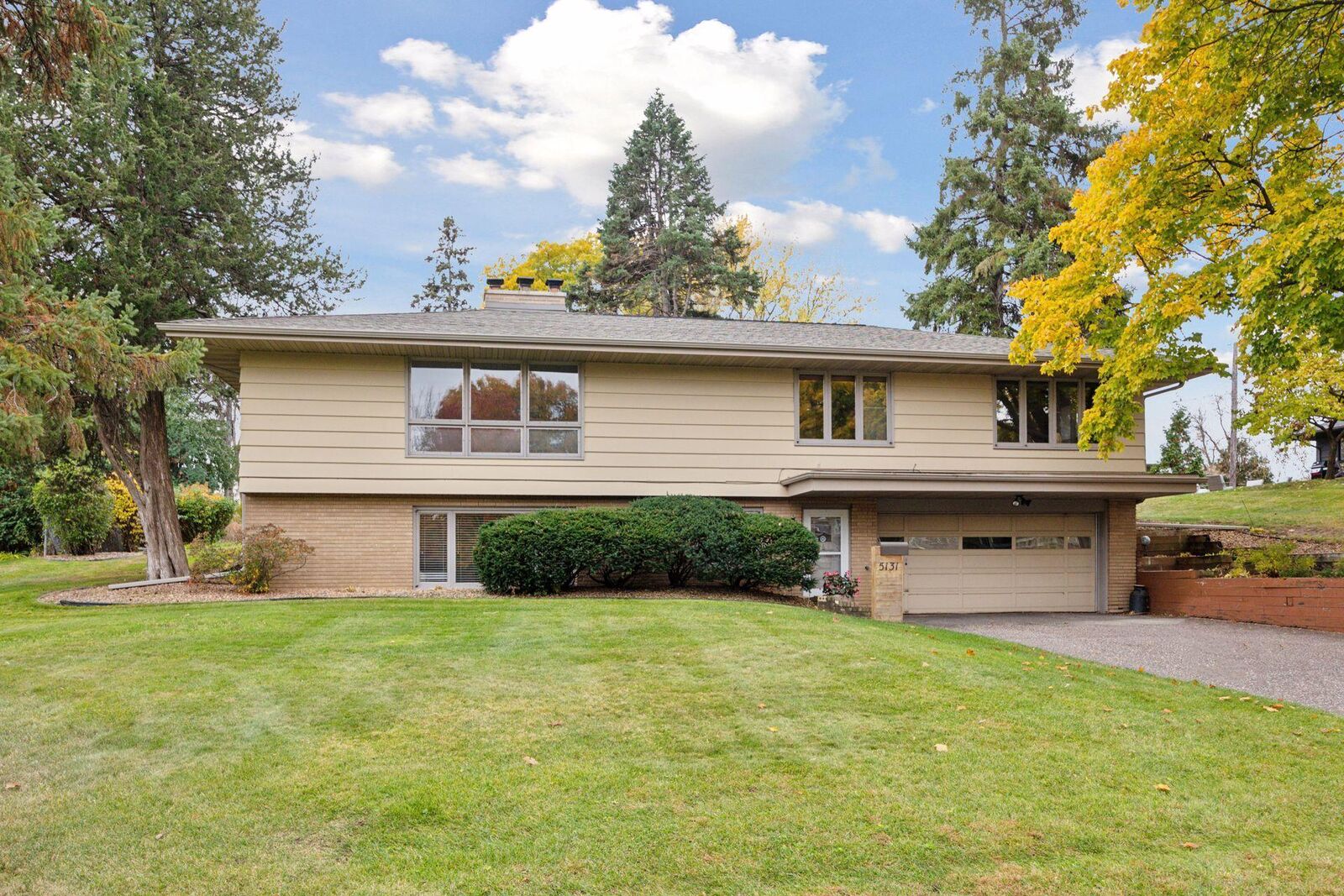 Property Photo:  5131 Thotland Road  MN 55422 