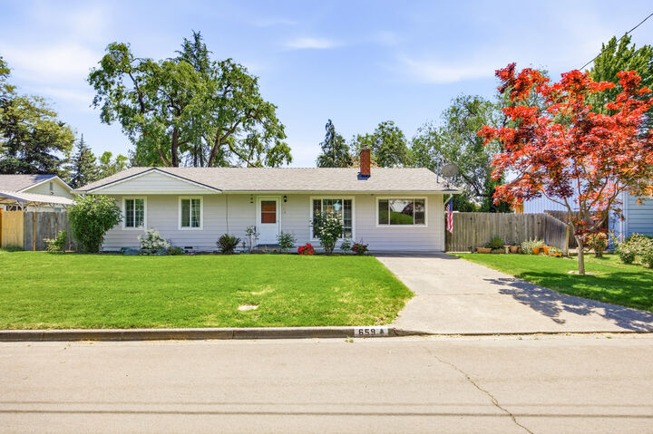 Property Photo: 659 Herman Avenue OR 97501