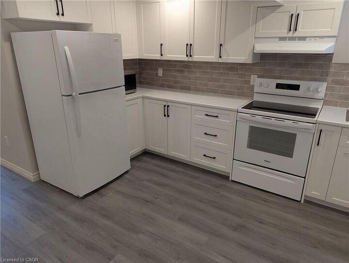 Photo de la propriété:  919 Marl Meadow Court Lower  ON N2R 1L4