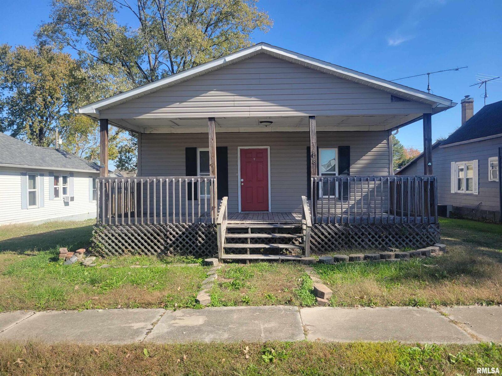 Property Photo:  208 N Washington Street  IL 62949 