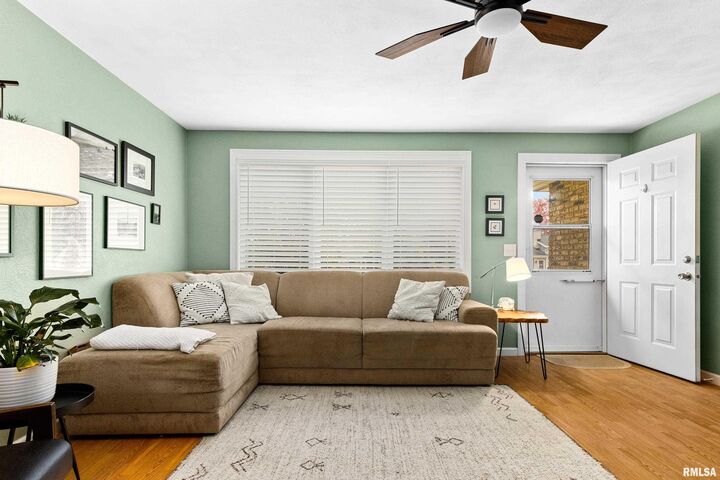 Property Photo: 749 S Columbus Avenue IL 61550