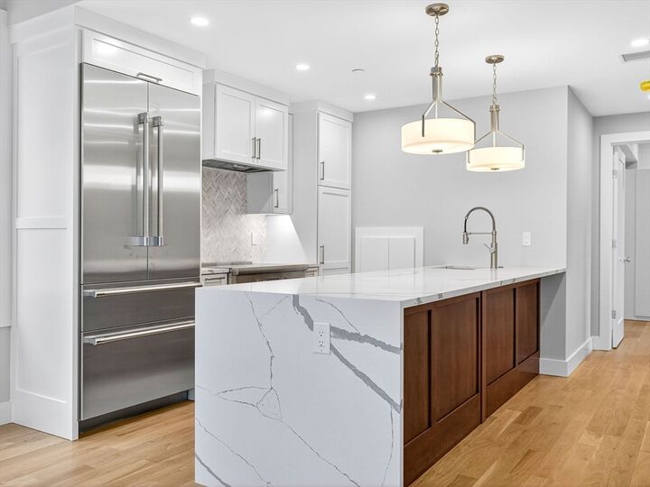 Property Photo:  551 E 7th St 1  MA 02127 