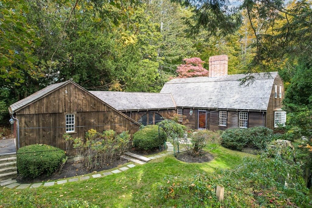 Property Photo:  5 Wood Lane  MA 01890