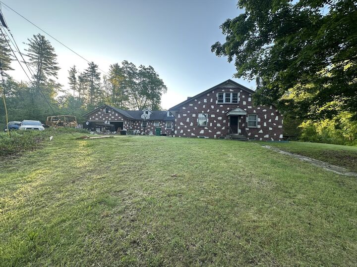 12-R Jackielyn Cir  Granby MA 01033 photo