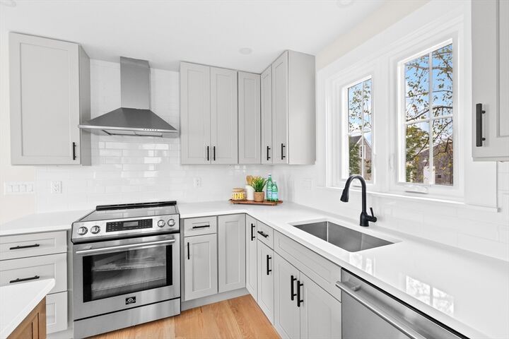 Property Photo:  19 Ford Place 1  MA 02066