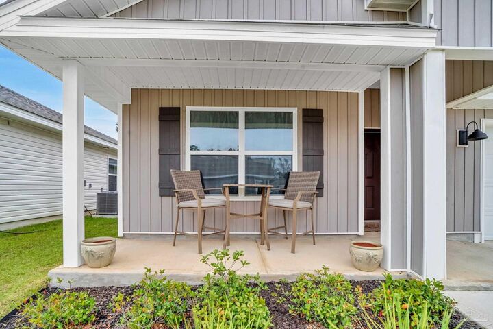 Property Photo: 1760 Paisleigh Dr FL 32534