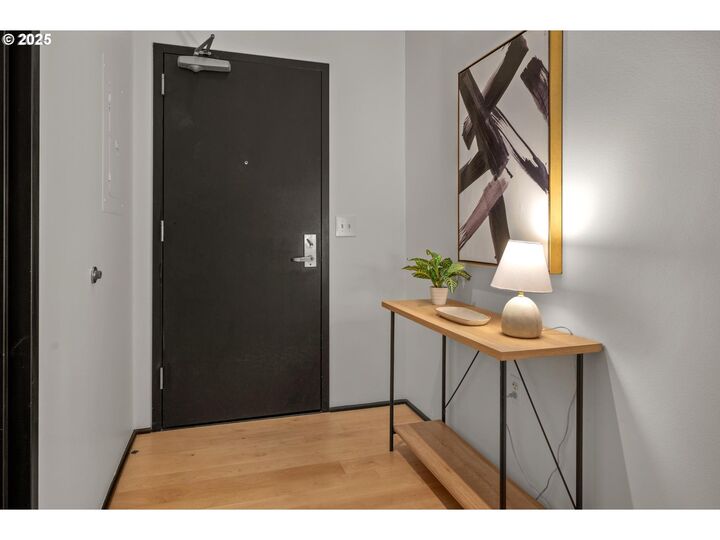 Property Photo: 420 NW 11th Ave 503 OR 97209