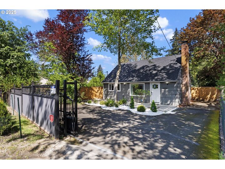 Property Photo: 12311 SE Ramona St OR 97236