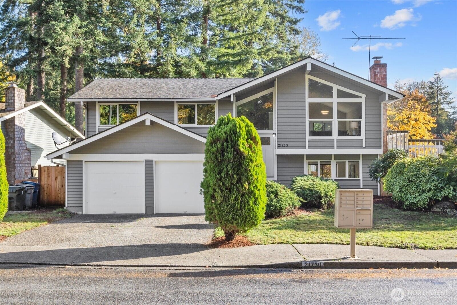 Property Photo:  21730  124th Avenue SE  WA 98031 