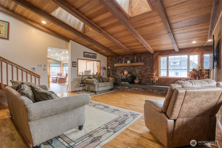 Property Photo:  416 N 1st Street  WA 98563