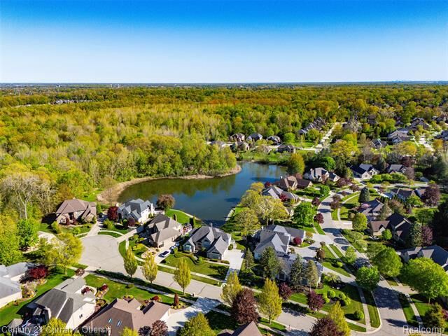 Property Photo: 9039 Oakridge Trail Trail MI 48317