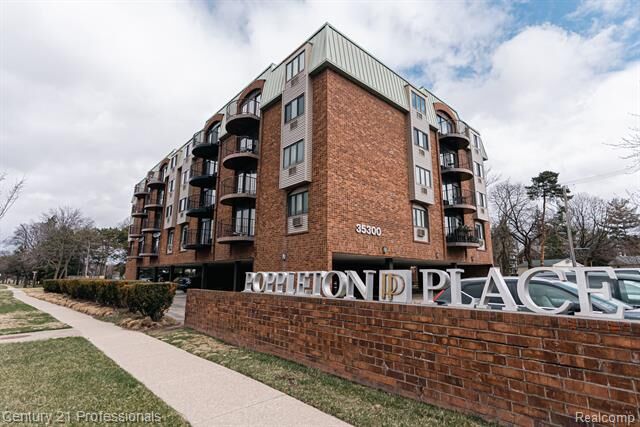 35300 Woodward Avenue 406  Birmingham MI 48009 photo