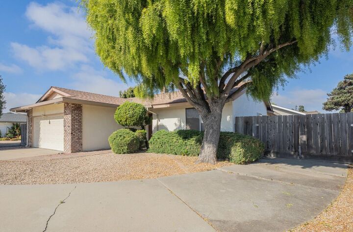 Property Photo:  464 La Jolla Way  CA 93901