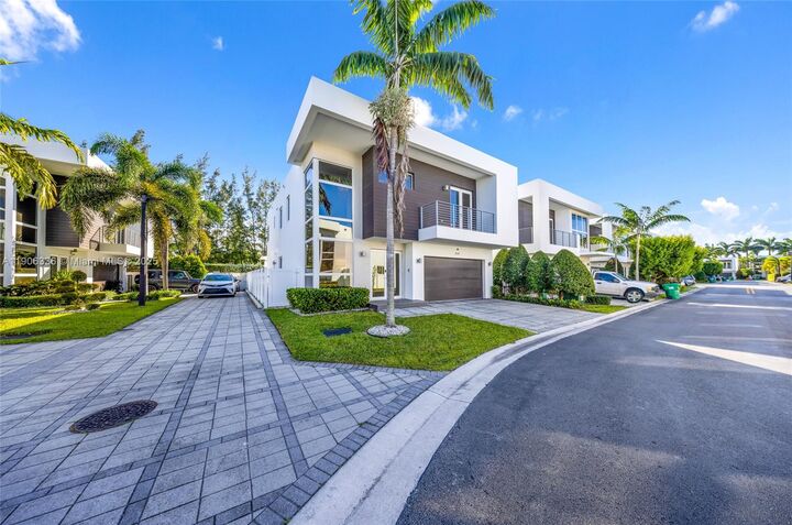 Property Photo: 7541 NW 97th Ct FL 33178