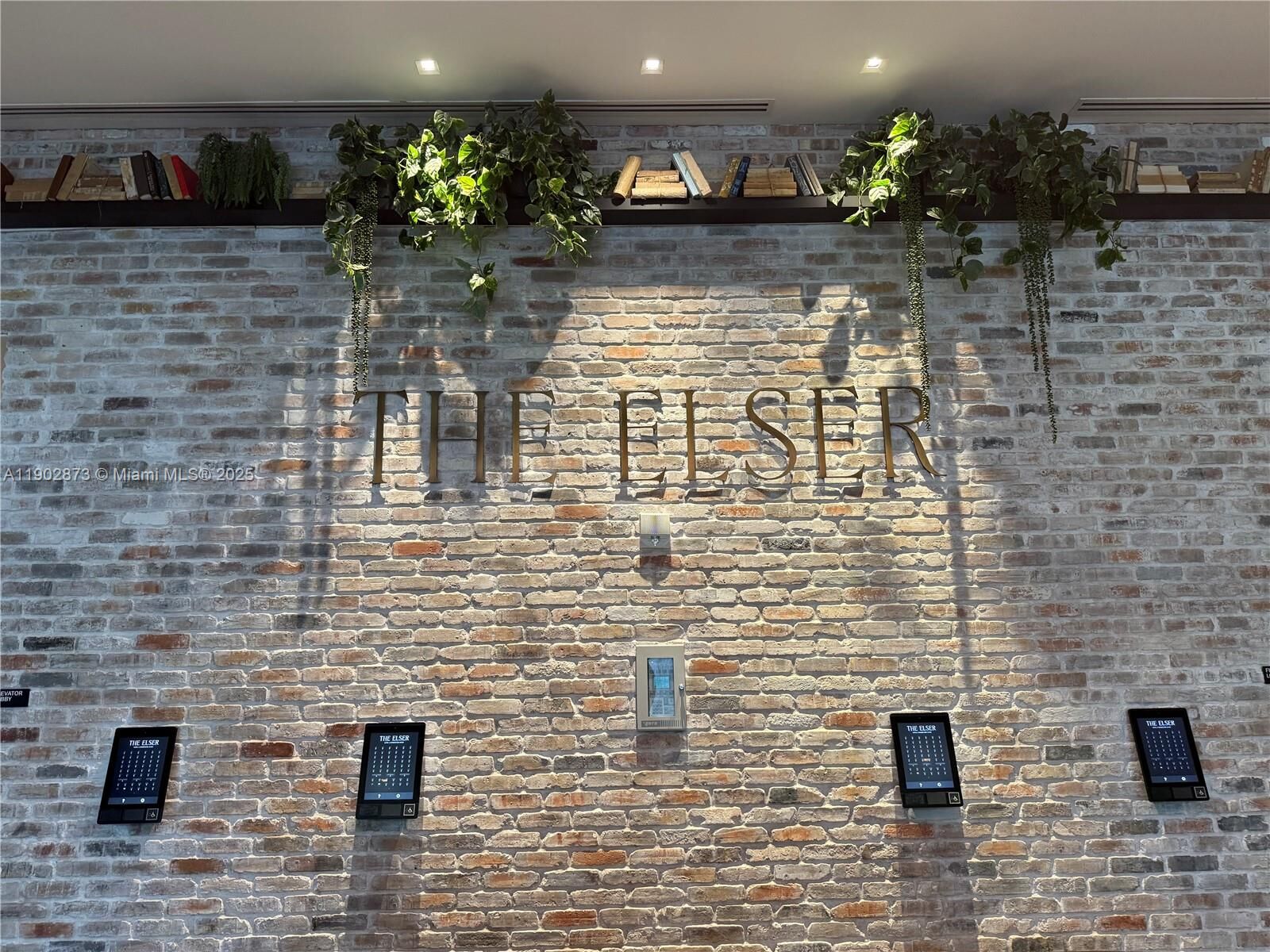 Property Photo: 398 NE 5th St 4719 FL 33132