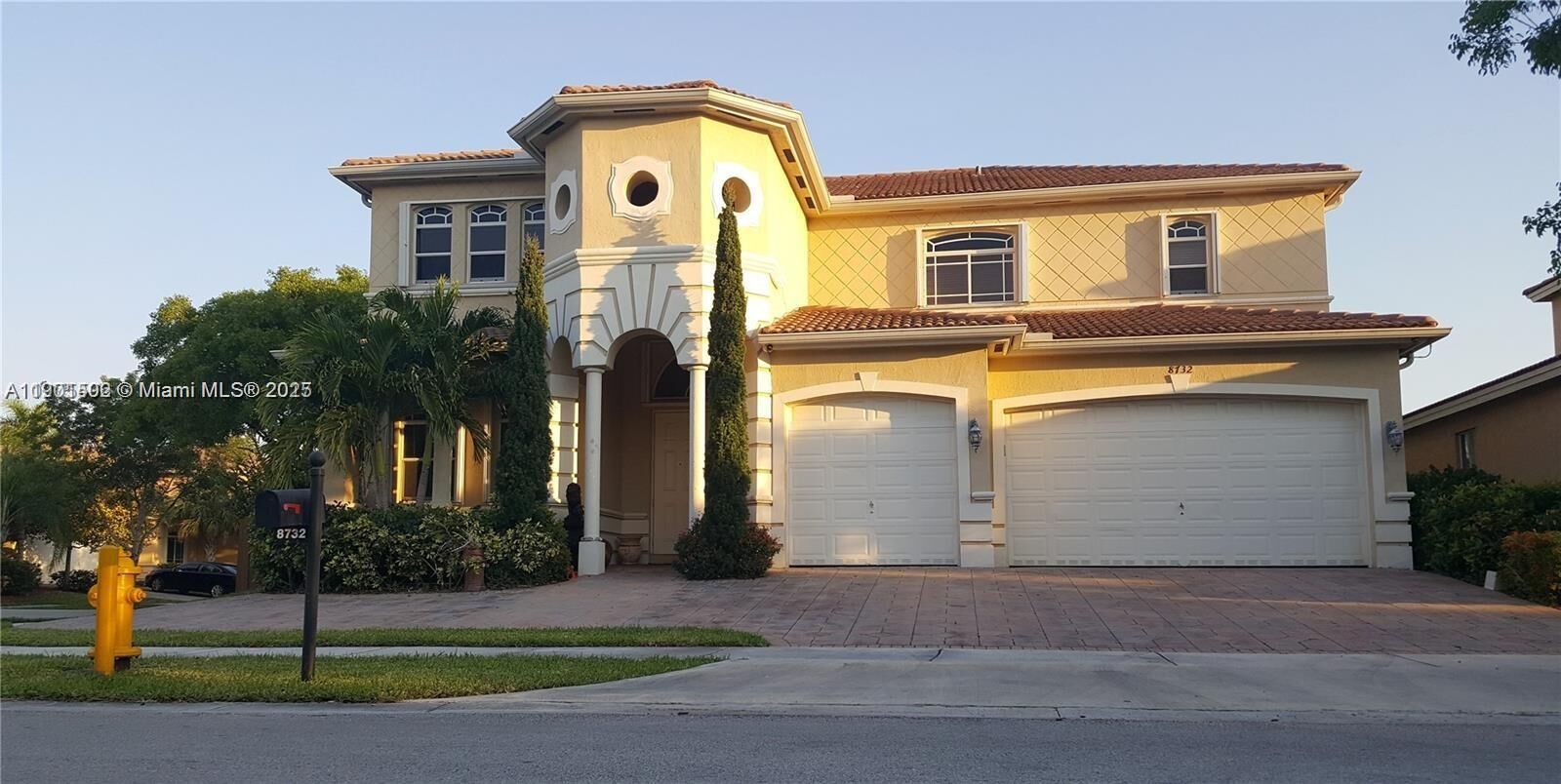Property Photo: 8732 SW 204th Ln FL 33189