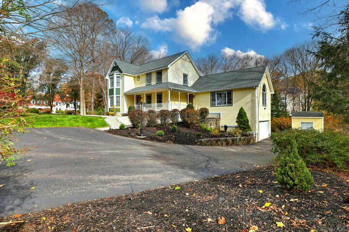 Property Photo:  920 Green Circle  CT 06477 