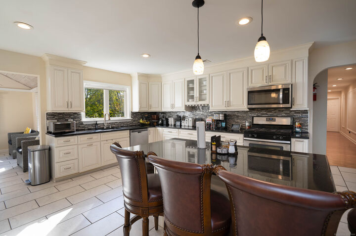 Property Photo:  36 Ford Street  CT 06517 