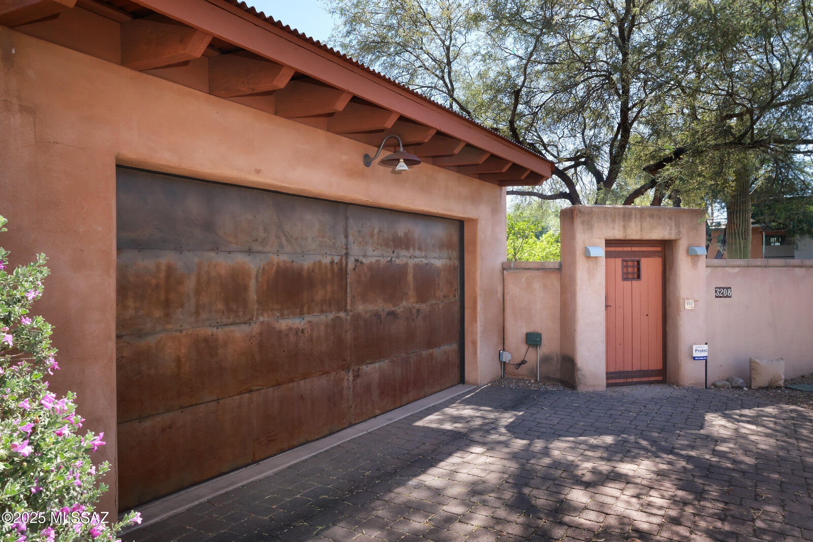 Property Photo: 3208 N Avia Ricca Pl AZ 85719