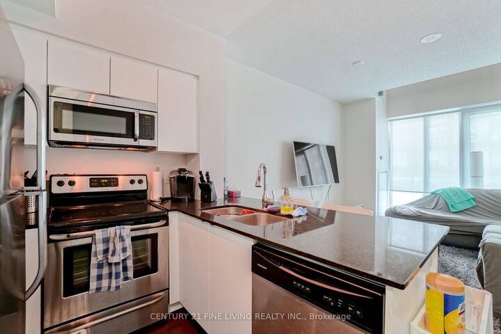 Property Photo:  150 East Liberty Street 2211  ON M6K 3R5 