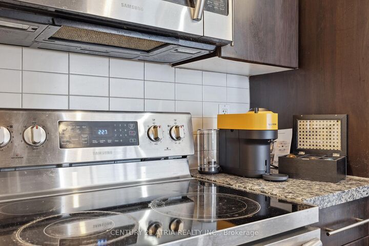 Photo de la propriété: 28 Linden Street 2708 ON M3Y 0A4