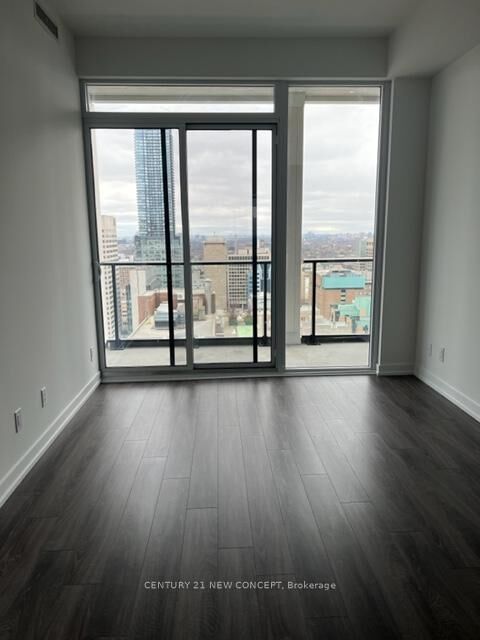 Photo de la propriété: 20 Edward Street 2712 ON M5G 0C5