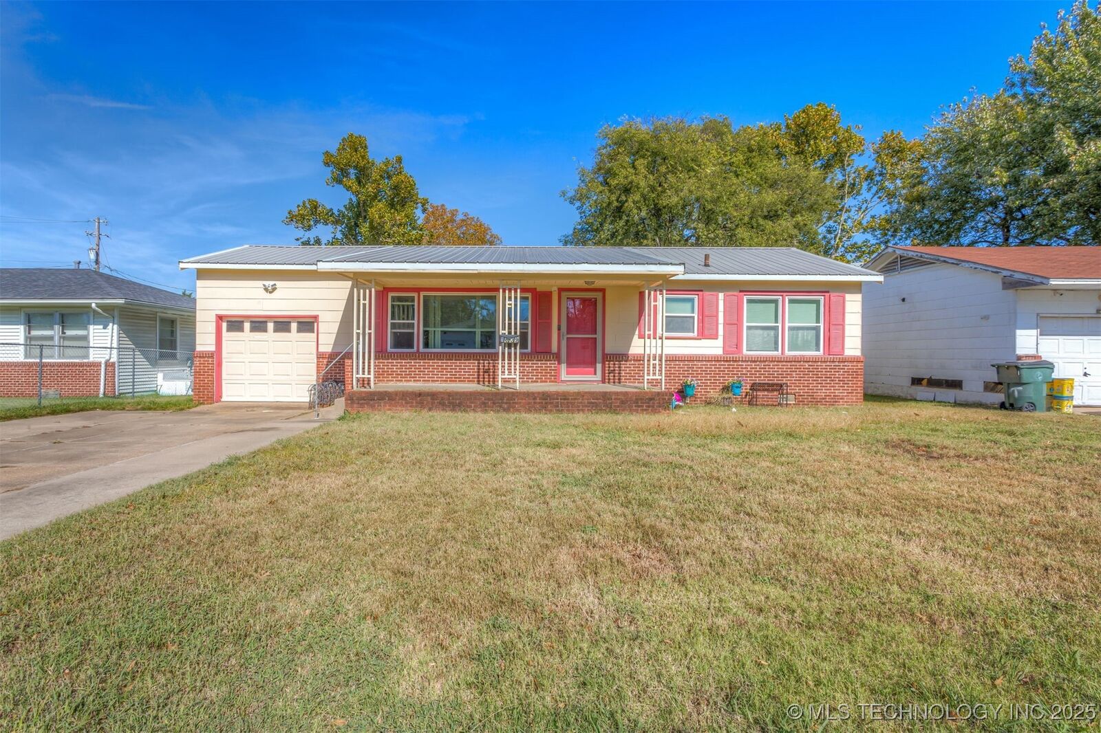 Property Photo: 1609 A & M Drive OK 74447