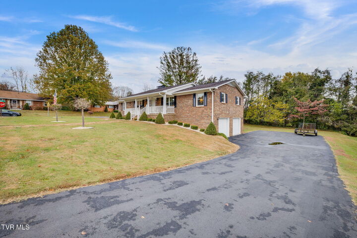 Property Photo:  1904 Broadmoor Road  TN 37604 
