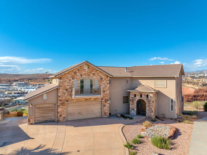 Property Photo: 393 N Crest Line Cir UT 84790