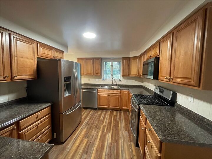 Property Photo: 1406 Greentree Road PA 15220