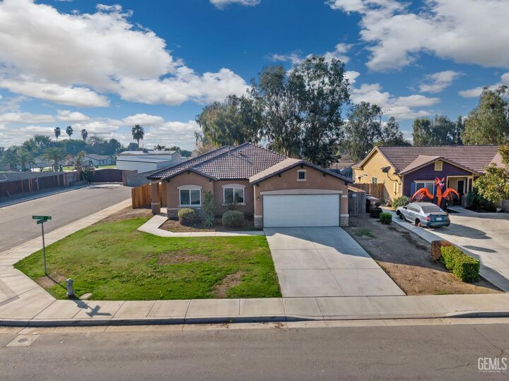 307 Count Fleet Way  Bakersfield CA 93307 photo