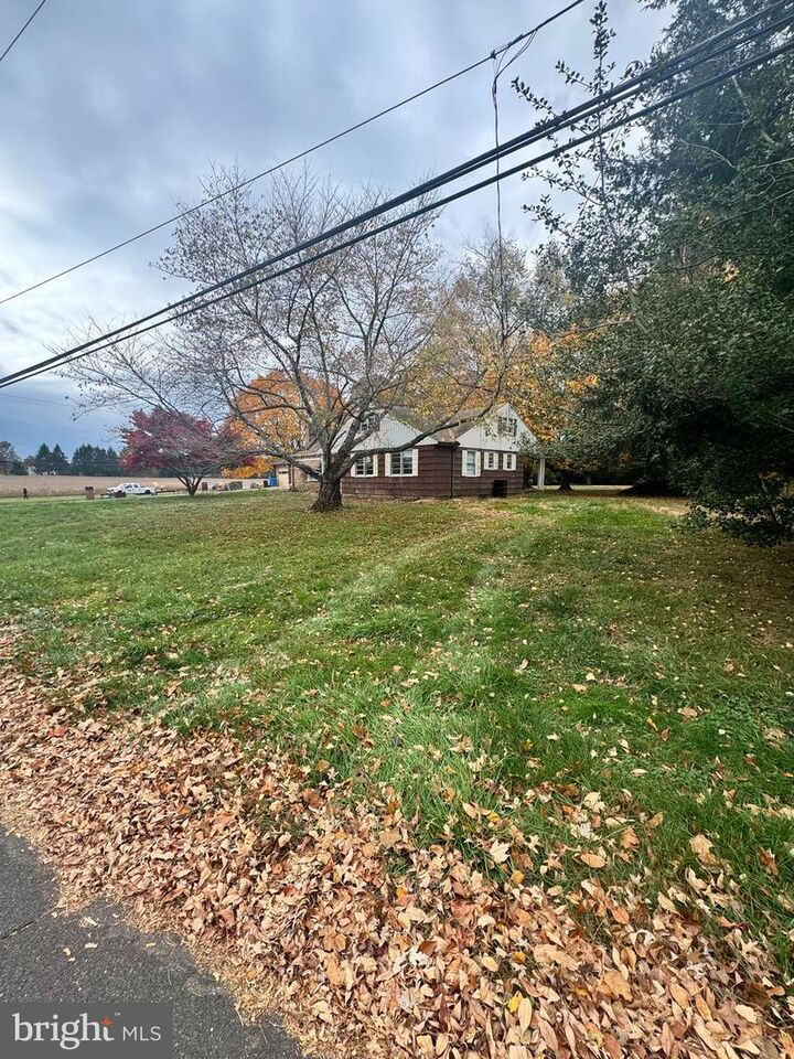 Property Photo: 1 Sunnyside Lane PA 19067