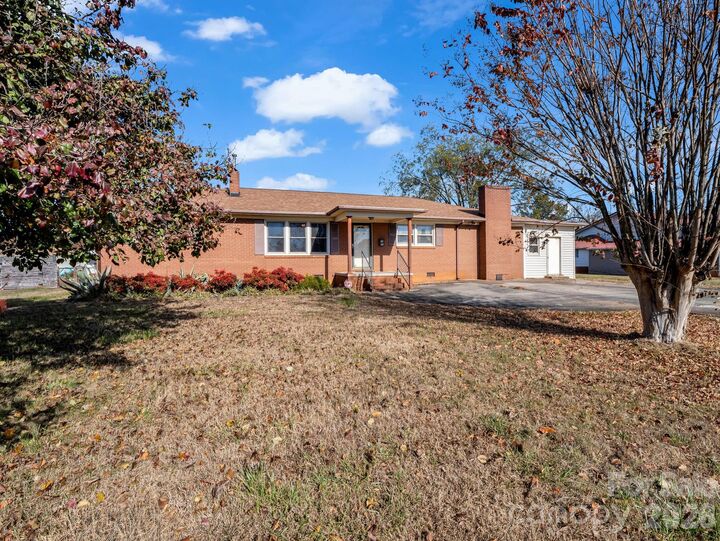 Property Photo: 2815 Highland Drive NC 28092