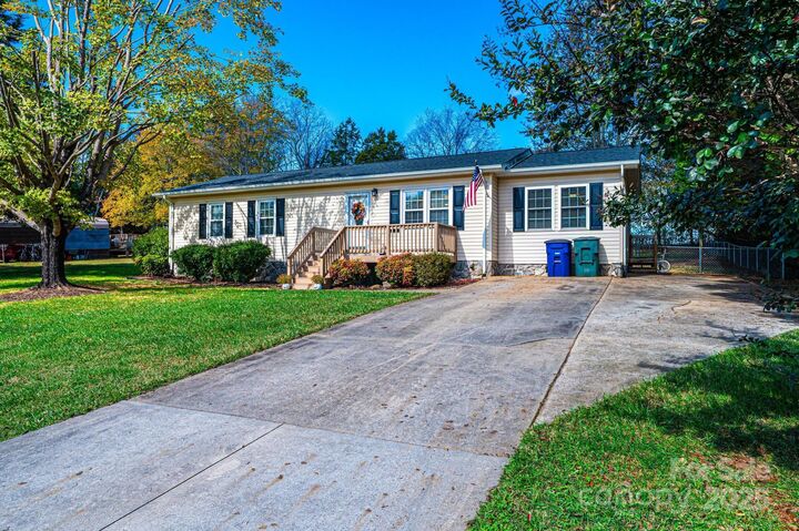 3567 Smithfield Drive NW  Conover NC 28613 photo