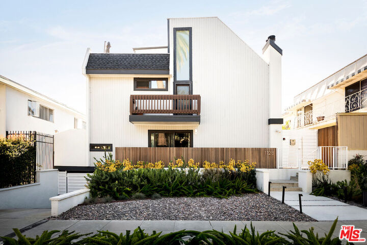 Property Photo:  1128 15th St  CA 90403 