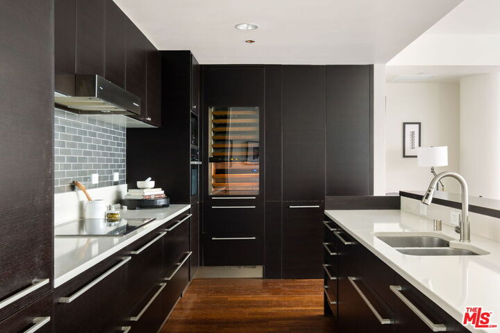 Property Photo:  6250 Hollywood Blvd  CA 90028 