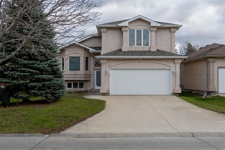 39 Courland Bay  Winnipeg MB R2P 2X1 photo