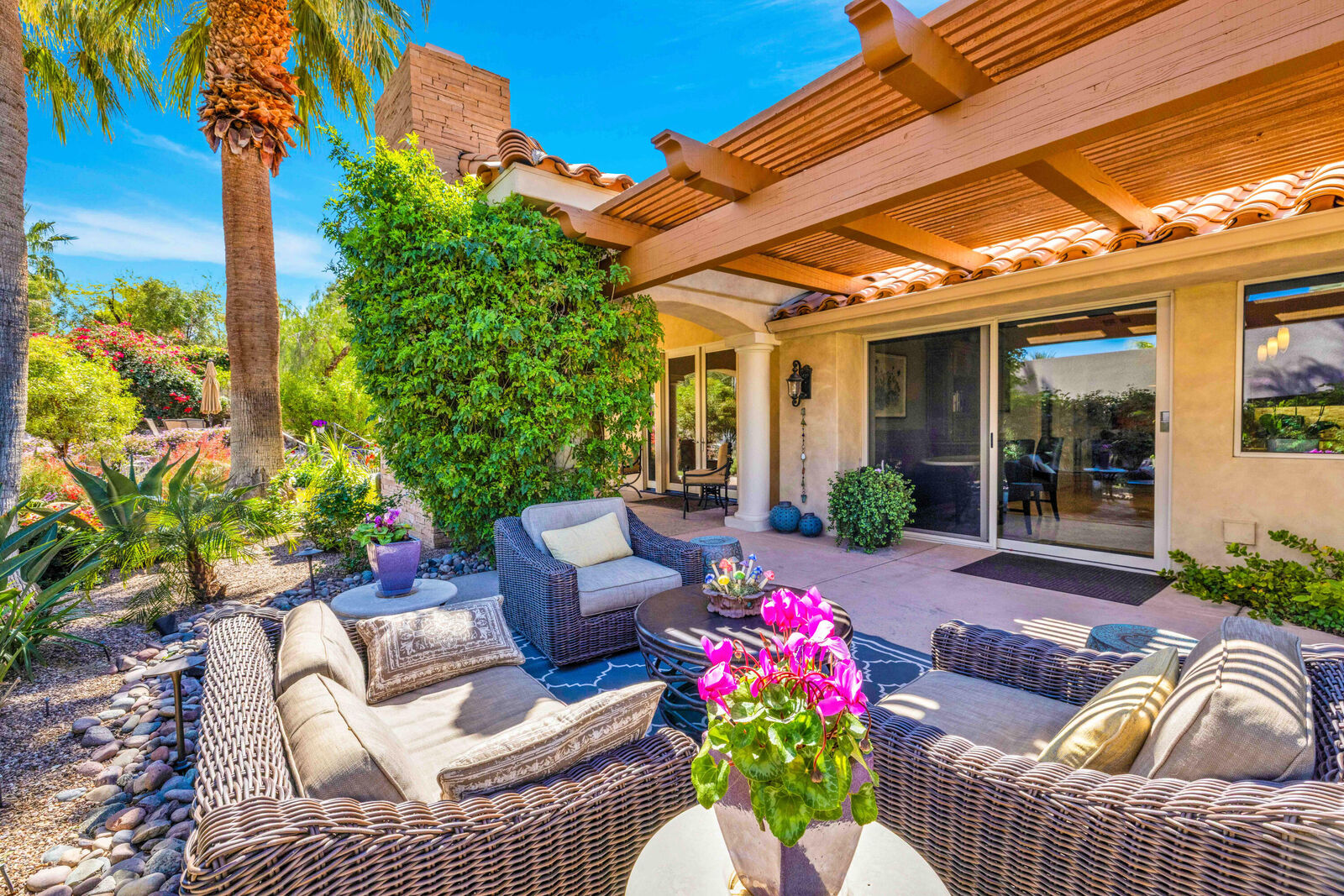 Property Photo:  113 Heather Court  CA 92260