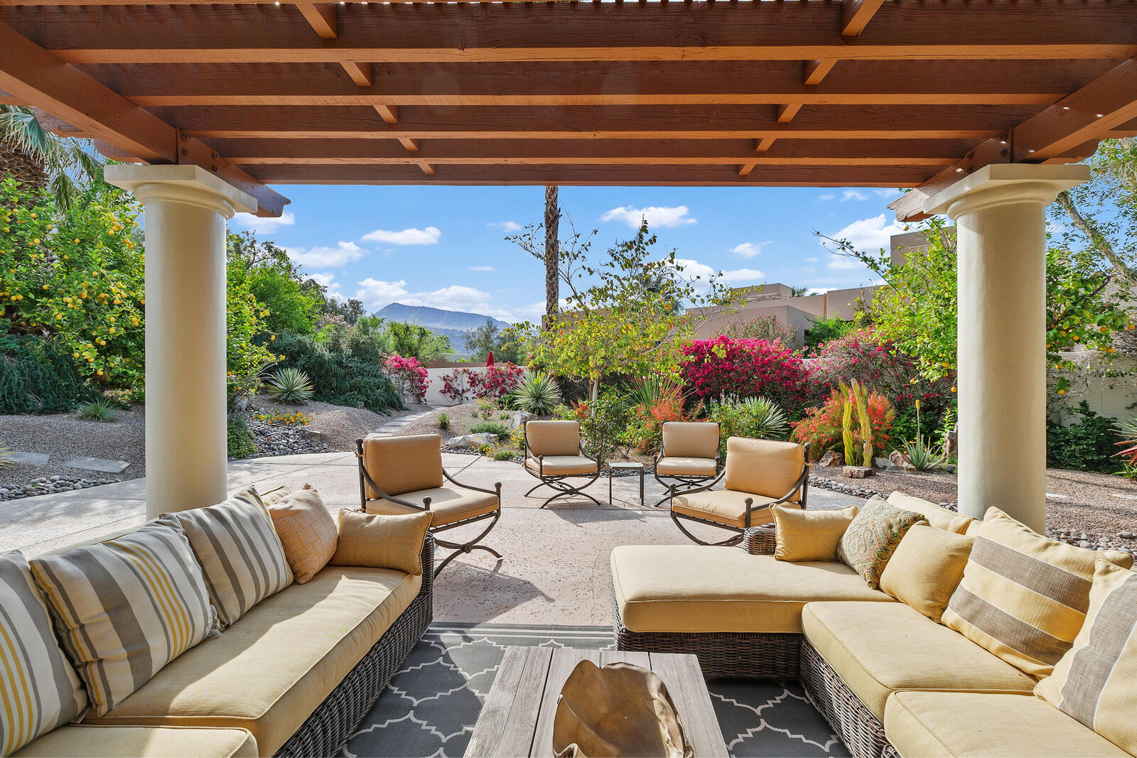 Property Photo:  113 Heather Court  CA 92260 