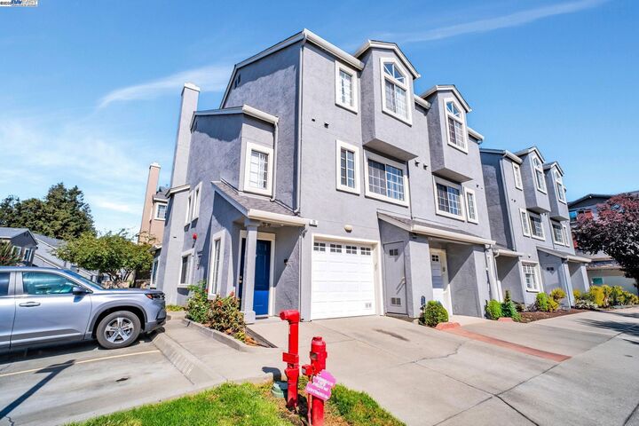 Property Photo: 73 Fernridge Ct CA 94544