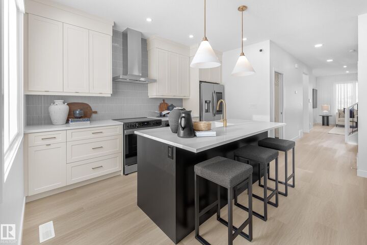 Property Photo:  264 Paterson Link SW  AB T6W 5V3