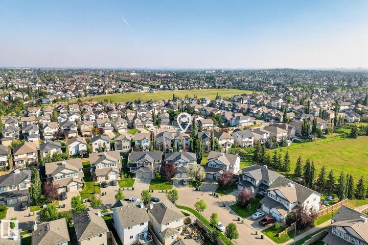 Photo de la propriété:  8429 Sloane Crescent NW  AB T6R 0L3