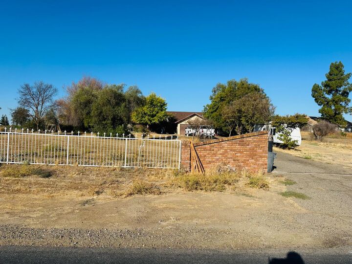 Property Photo: 16564 Karen Rd CA 93636