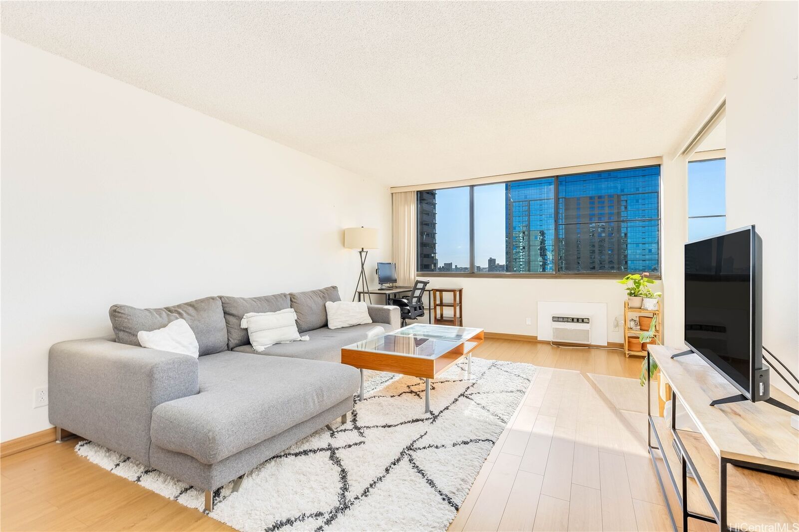 Property Photo:  1255 Nuuanu Avenue E2107  HI 96817 