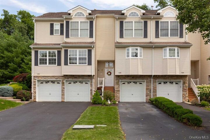 1206 Pondview Loop  Wappingers Falls NY 12590 photo