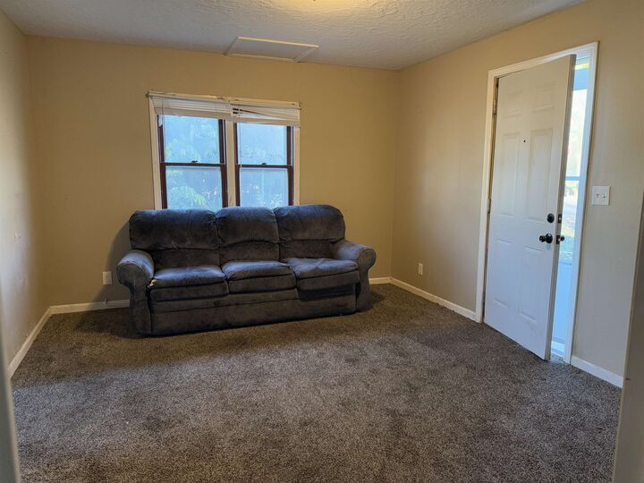 Property Photo:  1624 W 14th  NE 69101