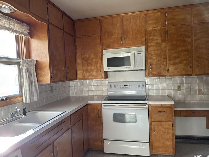 Property Photo: 810 6th Ave N IA 50459