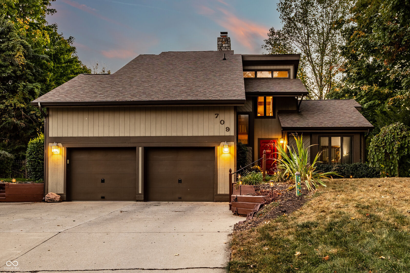 Property Photo: 709 Pleasant Point Circle IN 46034