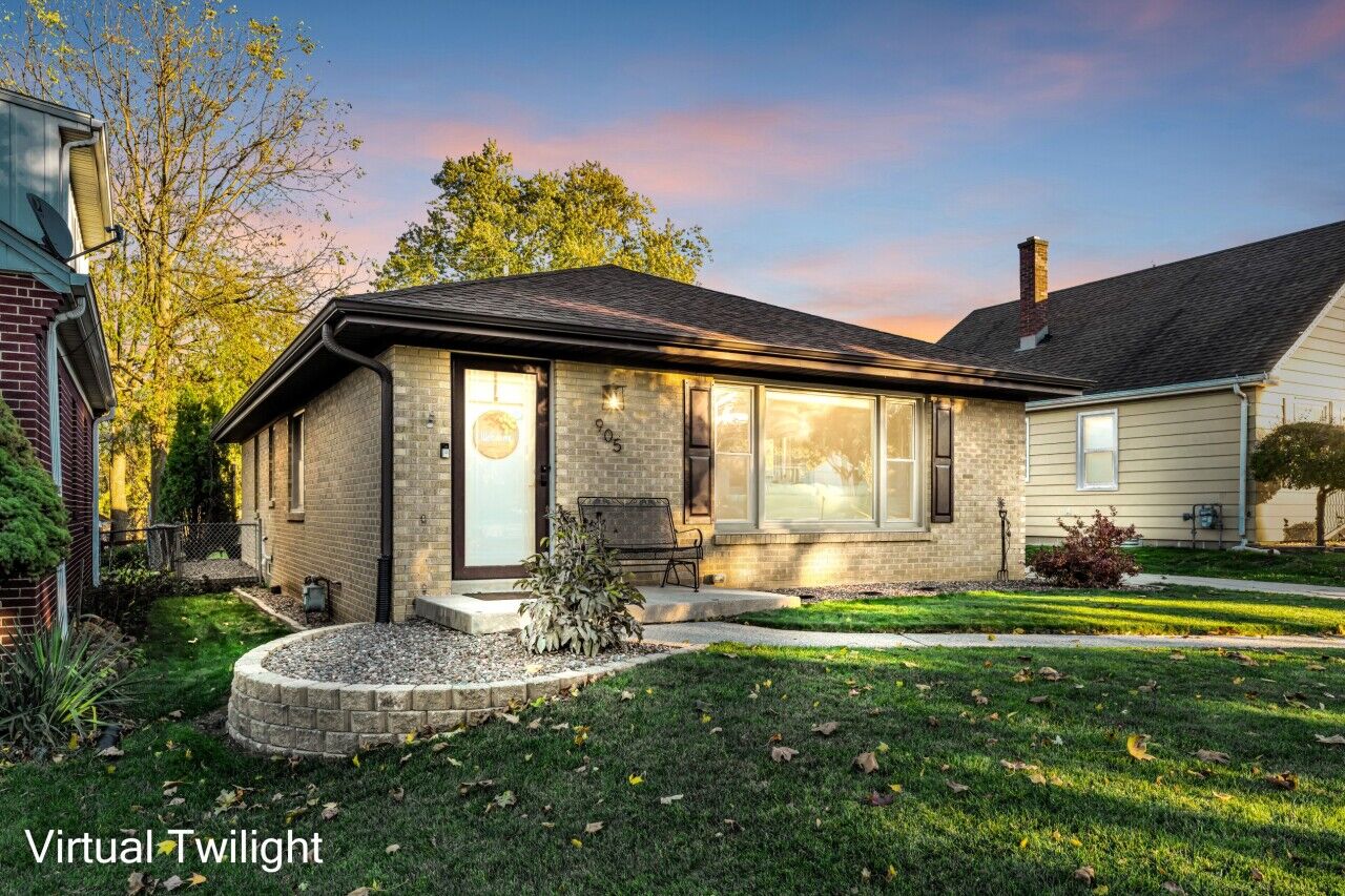 Property Photo:  905 Indiana St  WI 53405 