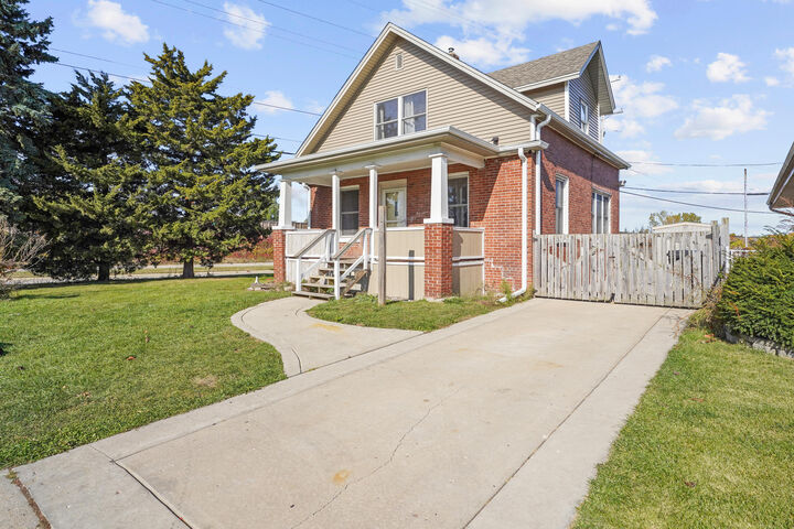 Property Photo: 1612 Bryn Mawr Ave WI 53403